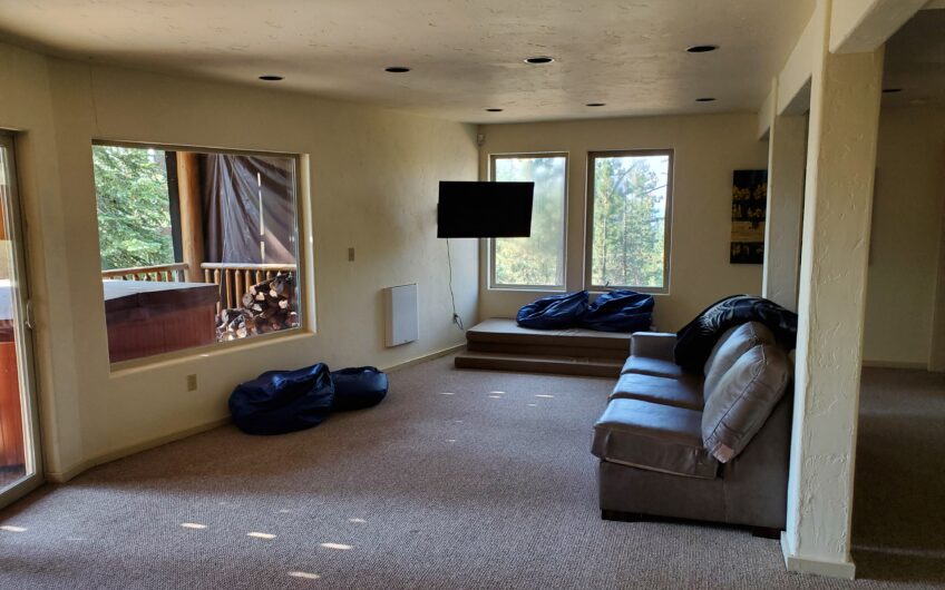 695 Hillcrest Dr. Sky High Ranch