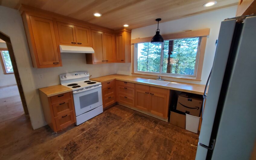 1307 Skyline Drive… Just choose your floors and counters