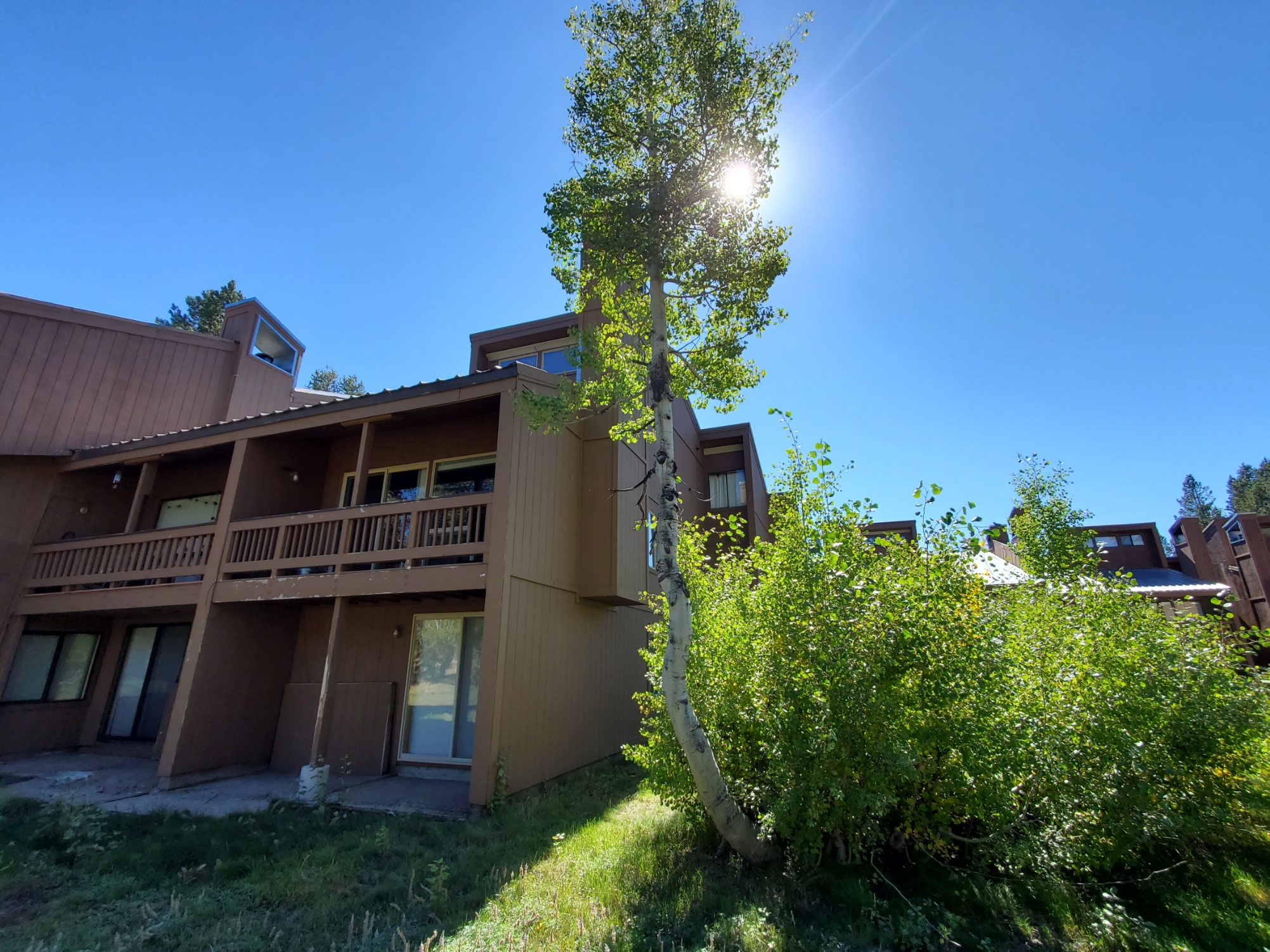 LARGE CREEKSIDE CONDO WITH GARAGE